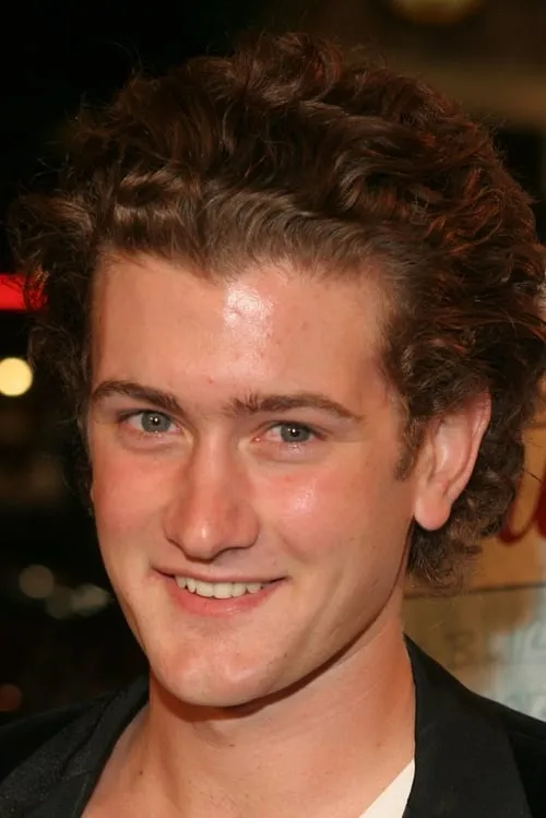 Max Kasch interpretando a Bart