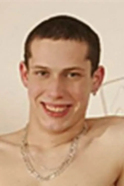 Max Popow interpretando a