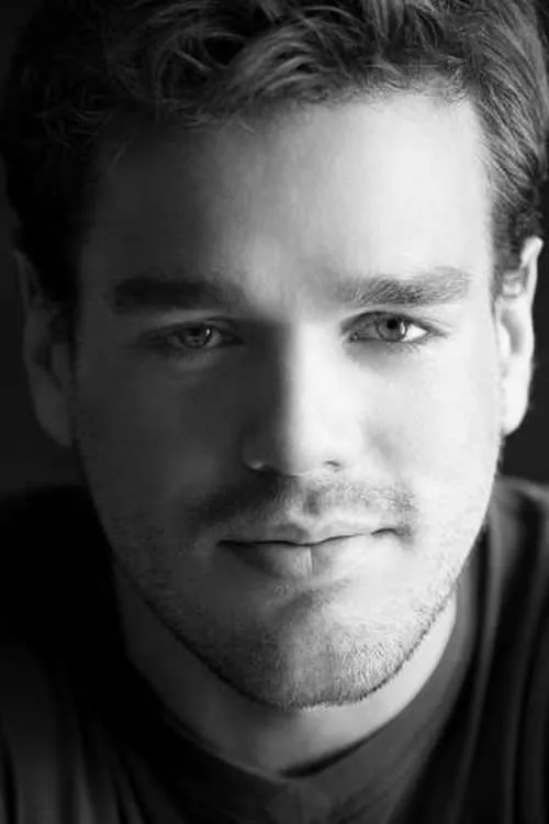 Maxime Genois interpretando a Rémillard