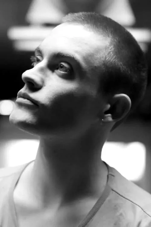 Maxime Thebault interpretando a