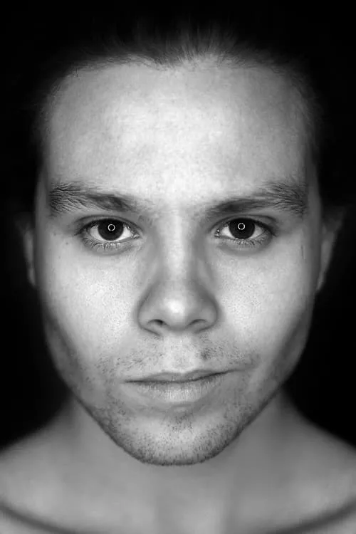 Emma Campbell-Jones ha trabajado con Maximilian Slash Marton en 1 ocasiones