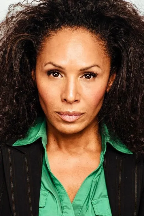 Maya Days interpretando a Mrs. Masters