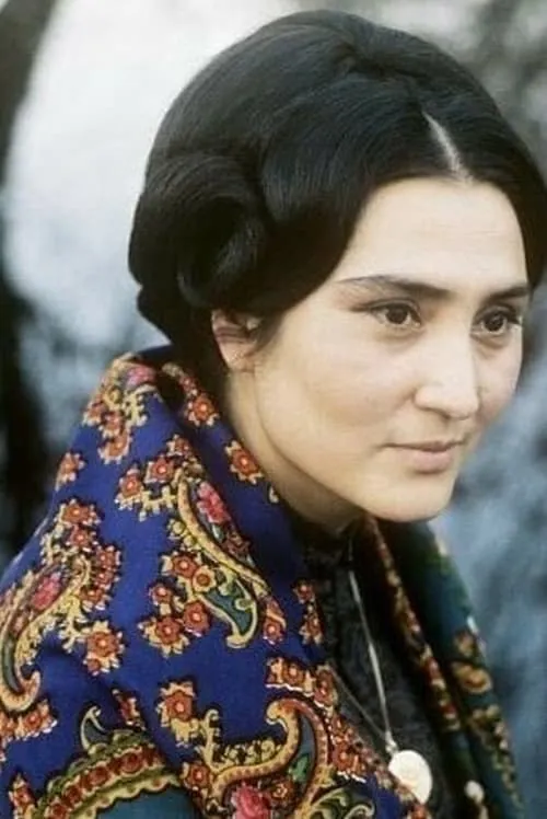 ???? ?????? ha trabajado con Maya-Gozel Aimedova en 1 ocasiones