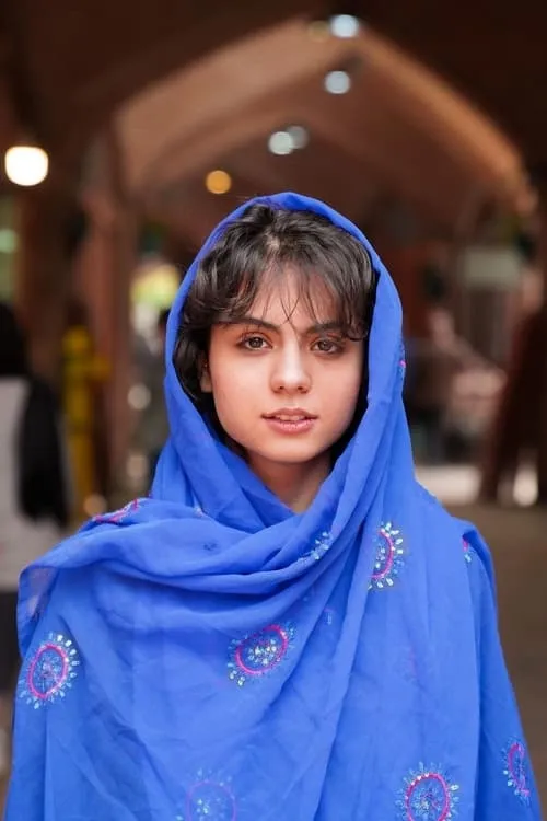 Mayam Molaei — personaje: Maedeh Rizabadi