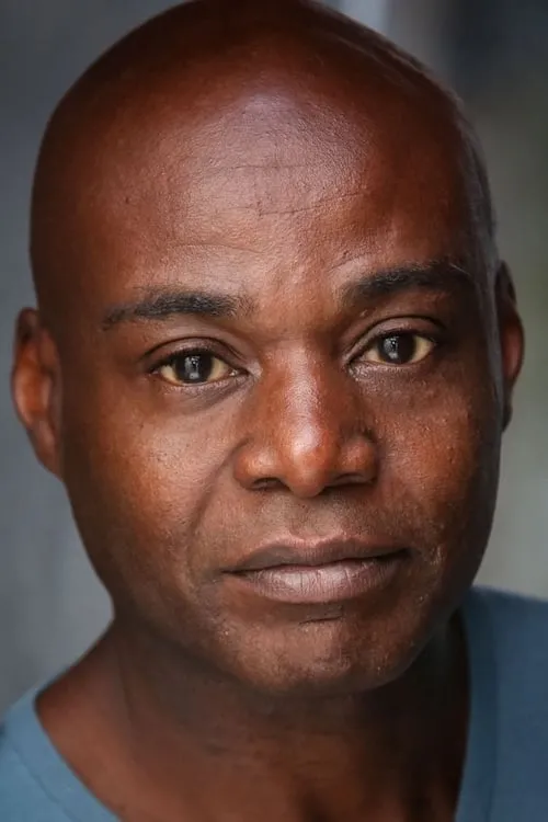 Maynard Eziashi interpretando a Edgar