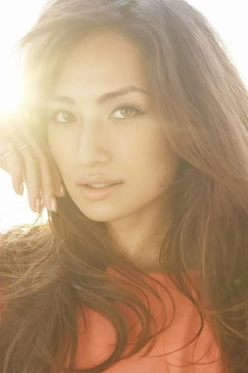 Mayumi Sada interpretando a Raika