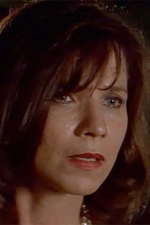 McKee Anderson interpretando a Nancy Sloan