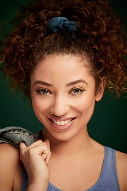 Meagan Kimberly Smith interpretando a Yasmine