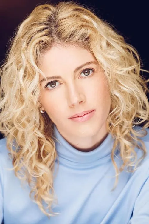 Megan Johnson interpretando a Courtney