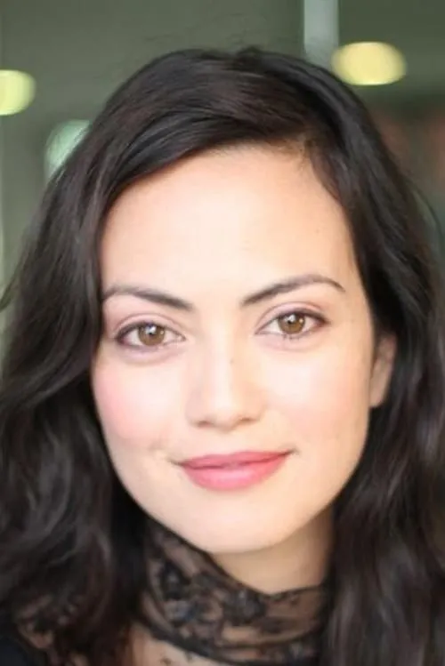 Melanie Lewis interpretando a Mel