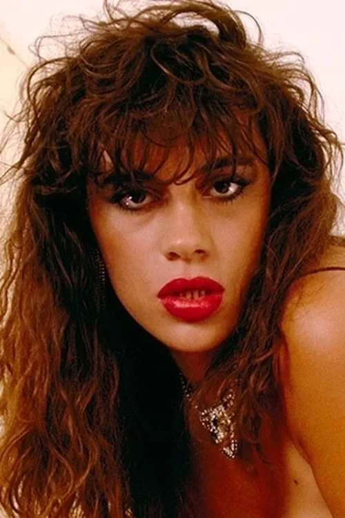 Julie Simpson ha trabajado con Melodie Kiss en 1 ocasiones