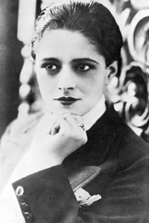 Mercedes Simone interpretando a 