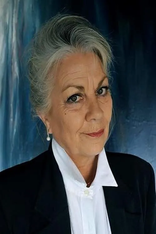 Mercia Deane-Johns interpretando a Angela