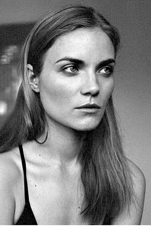 Meredith Adelaide interpretando a Grace (voice)