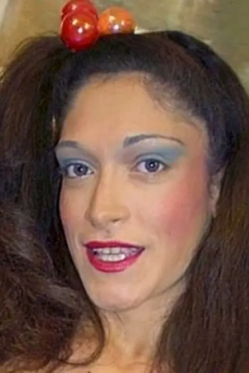 Mia Foxx interpretando a 