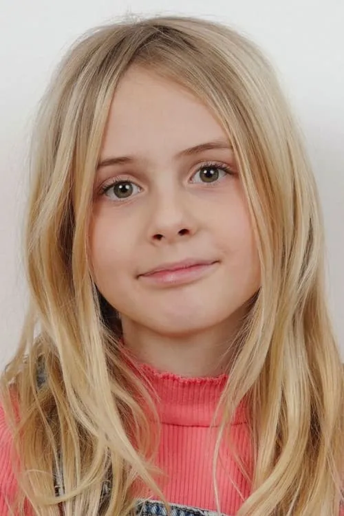 Mia Grace Herold interpretando a Miriam