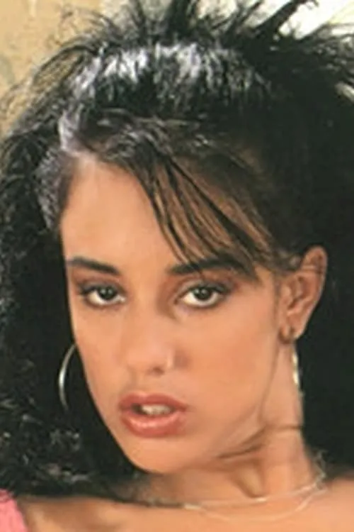 Mia Powers interpretando a 