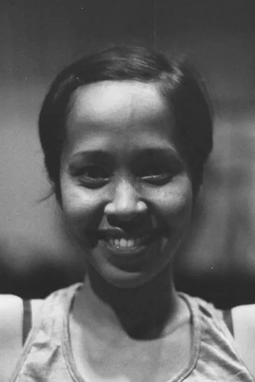 Mian Tiara interpretando a Bu Tuti