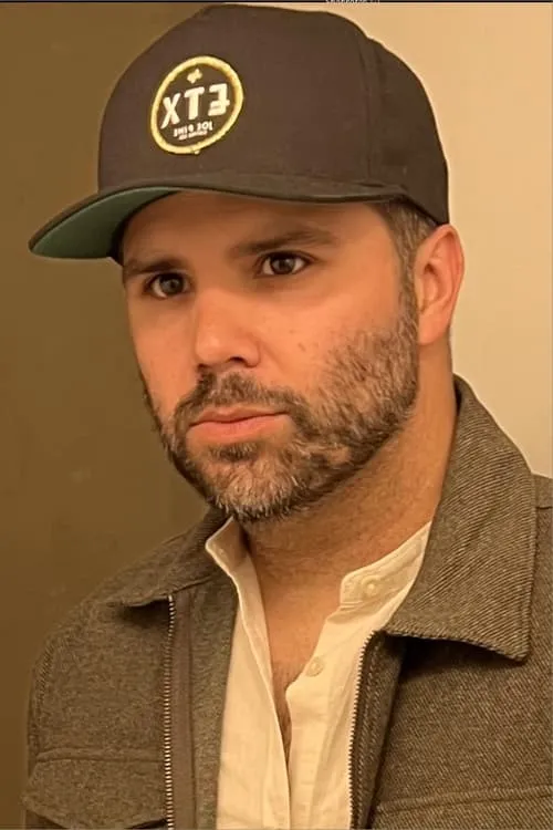 Micah Lyons interpretando a Nick