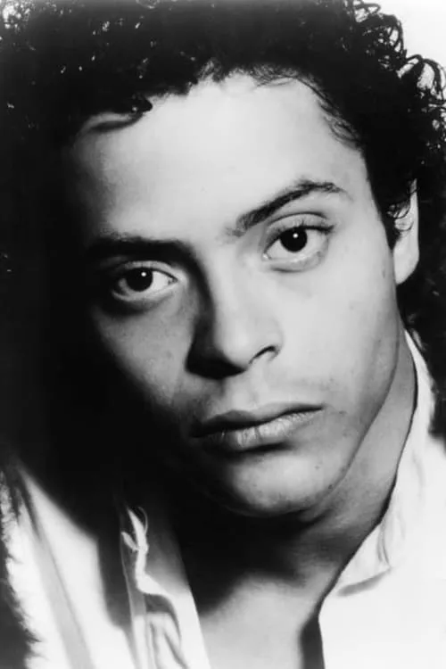 Michael Carmine interpretando a Tony 'DeJesus' Rodero