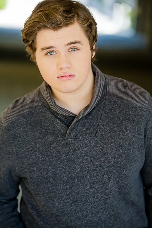 Michael Chey interpretando a Sweats