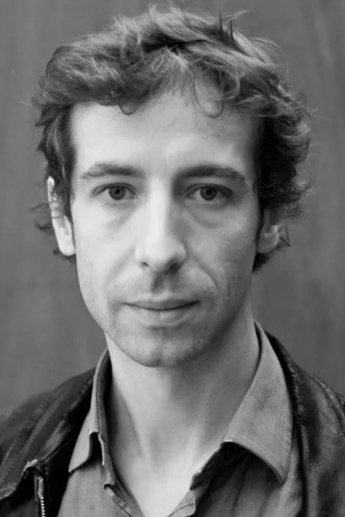 Michael Colgan interpretando a Derek Taylor