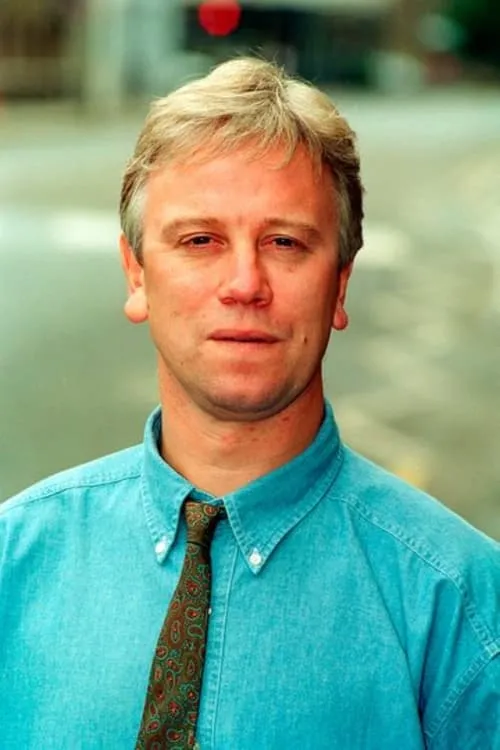 Michael Garner interpretando a Dr. Parker