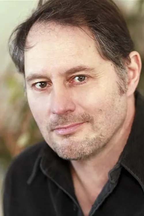 Michael Lawrence interpretando a Bernie