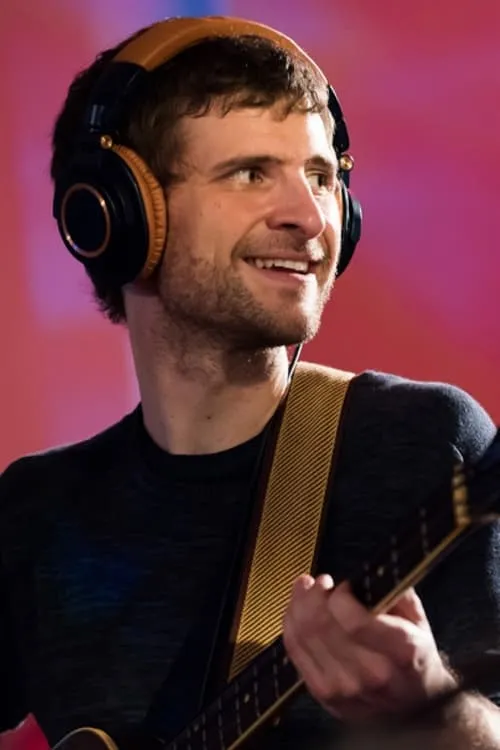 Avishai Cohen ha trabajado con Michael League en 1 ocasiones