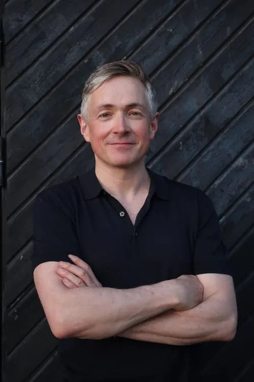 Michael McGlynn interpretando a 