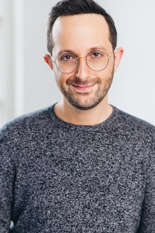 Michael Musi interpretando a Finbar