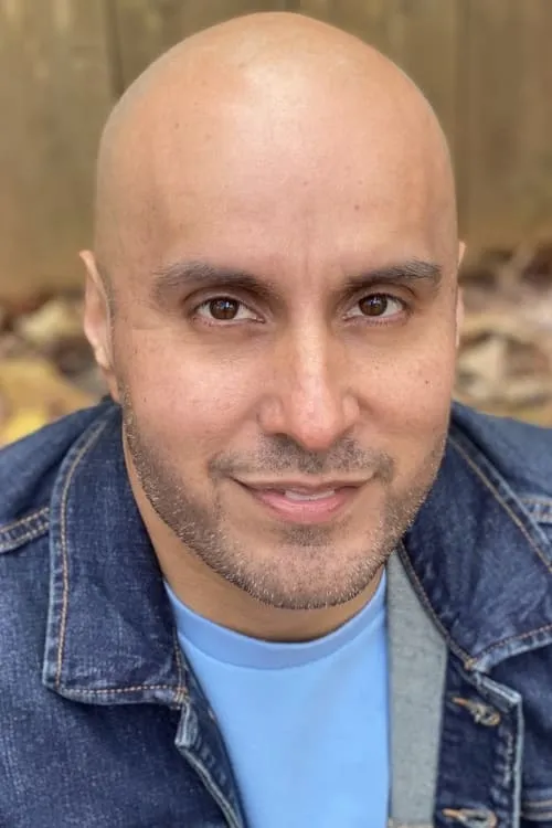 Michael Placencia interpretando a 