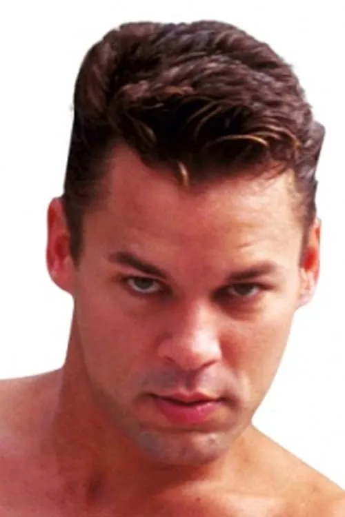 Michael Rivera interpretando a Sanchez