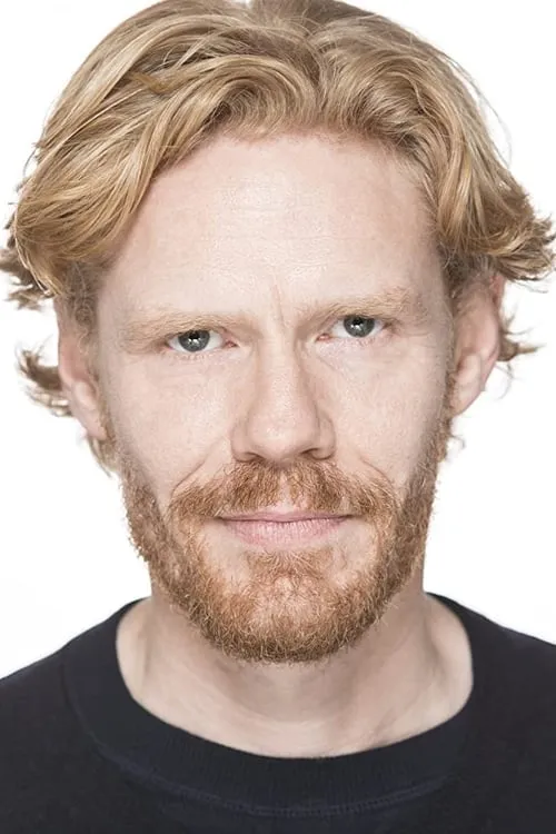 Michael Shaeffer interpretando a Security Guard #1