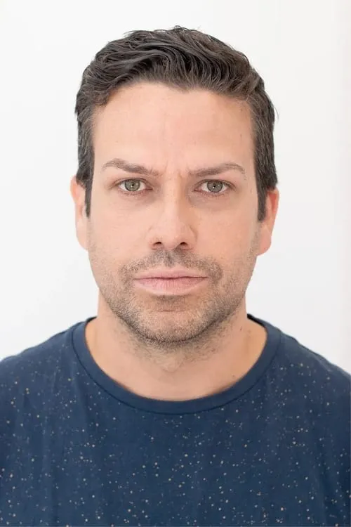 Michael Spicer — personaje: Guard 1