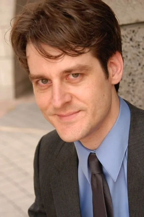 Michael Szeles interpretando a Sam