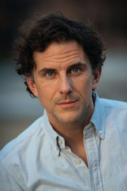 Michael Tisdale interpretando a 