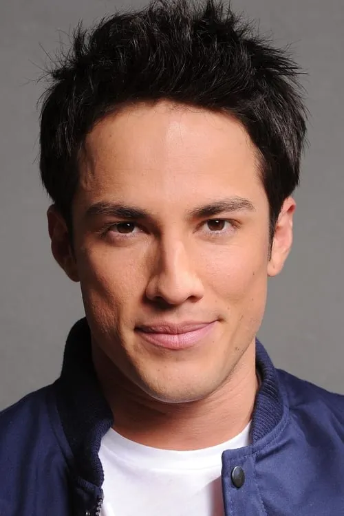 Michael Trevino interpretando a Jackson Meade