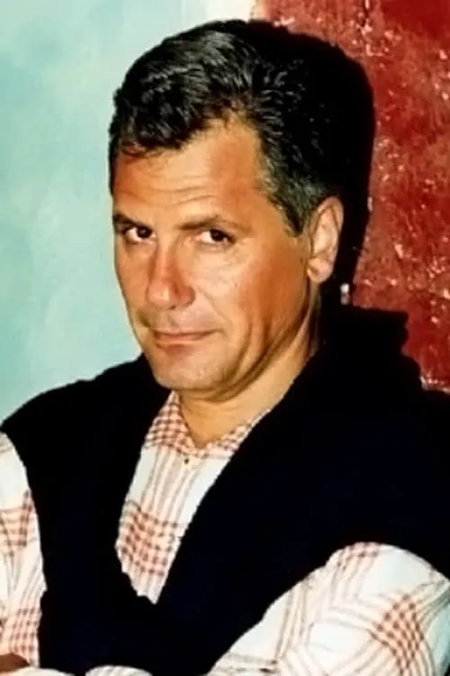 Michalis Maniatis interpretando a Mars