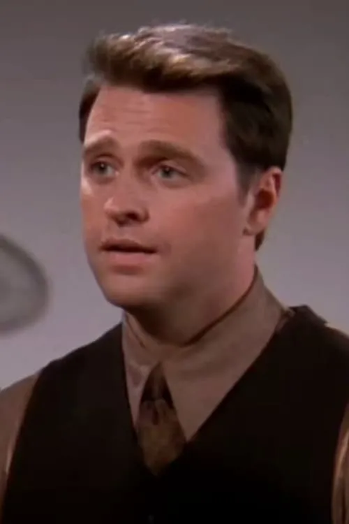 Micheal DiMaggio interpretando a John