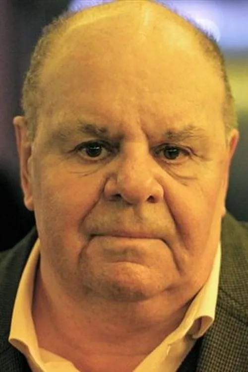 Michel Chesneau interpretando a Le flic commissariat