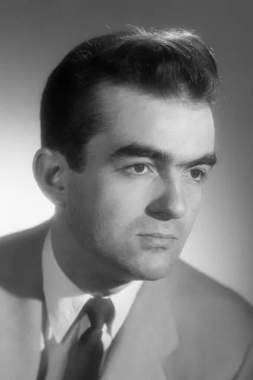 Michel Droit interpretando a Self (archive footage)