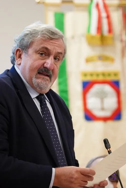 Teodosio Barresi ha trabajado con Michele Emiliano en 1 ocasiones