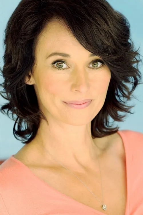 Michelle Joyner interpretando a Sarah Blue