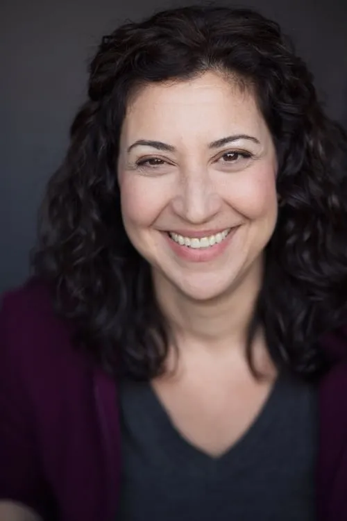 Michelle L. Gardner interpretando a Lucy