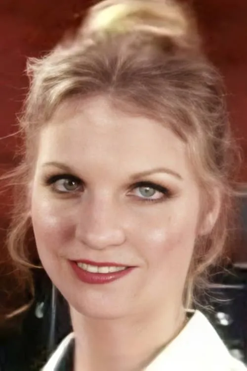 Fran Spector ha trabajado con Michelle Magazine en 1 ocasiones