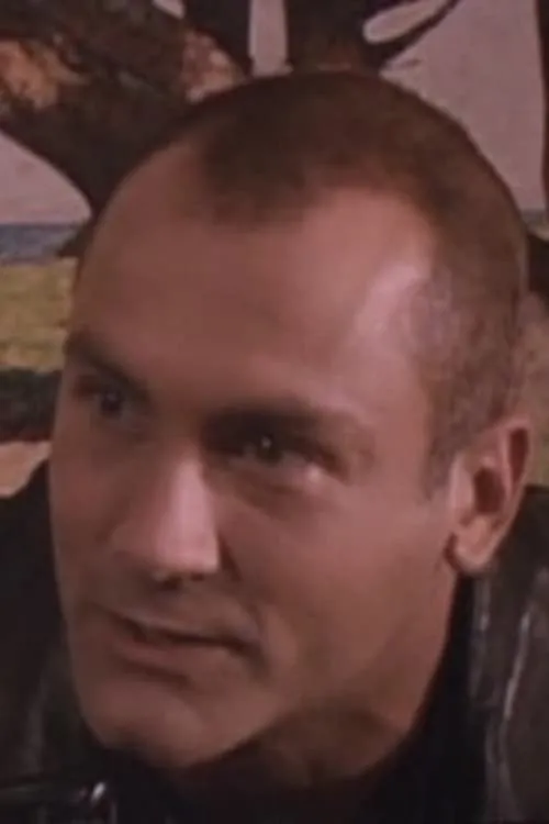 Mick Murray interpretando a Murray