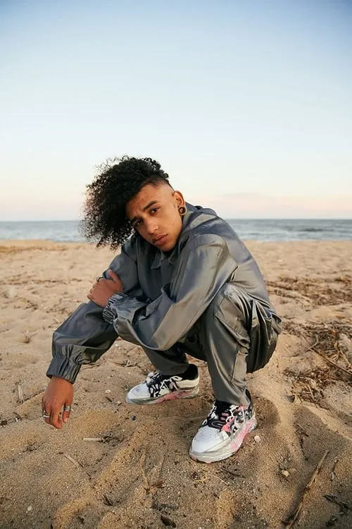 Noah Archibald ha trabajado con Micro TDH en 1 ocasiones