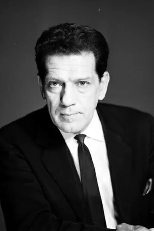 Mieczysław Milecki interpretando a Guest at Parisian restaurant