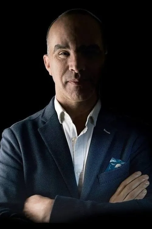 Miguel 7 Estacas interpretando a Himself